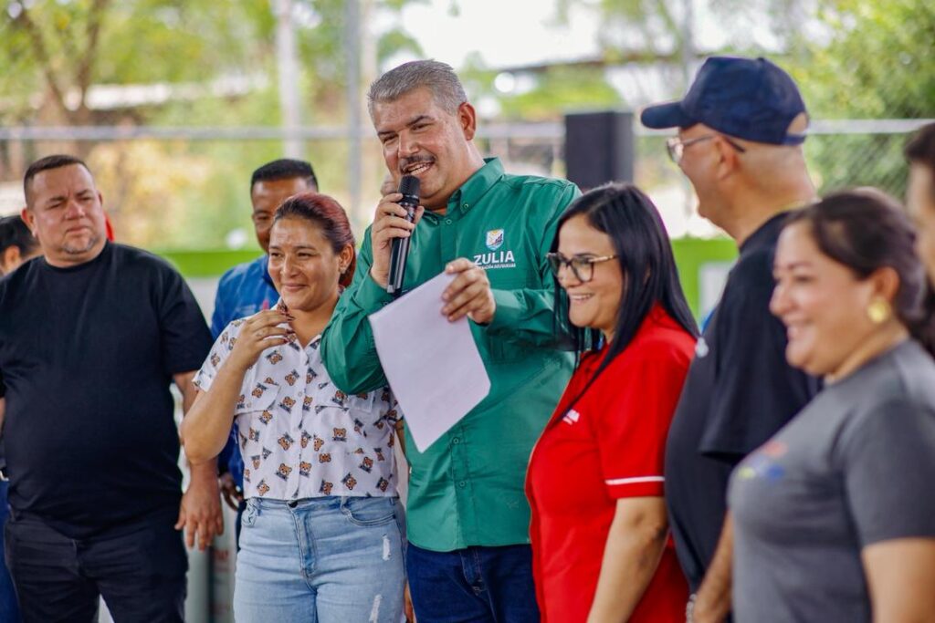 Gobernador Caldera entrega financiamiento a proyectos en Rosario de Perijá